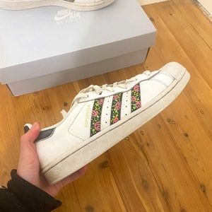 Adidas Flower Superstars